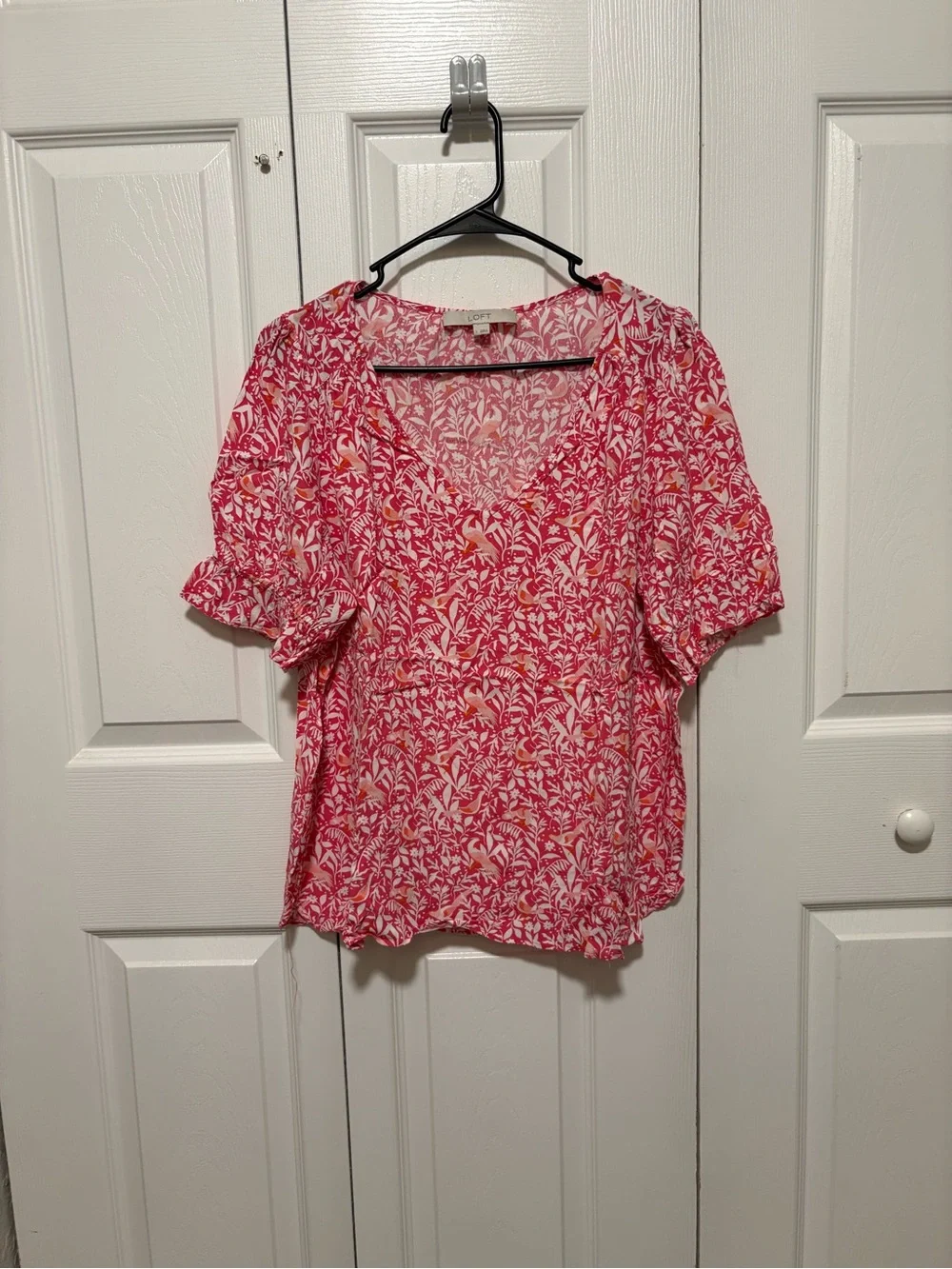 LOFT Pink & White Floral V-Neck Short Sleeve Blouse